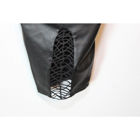 Torrid Crop Platinum Legging Coated Ponte Macrame Back Black Size 4 4X H14387 - Picture 7 of 11